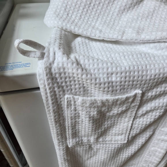 Robe - Picture 5 of 7